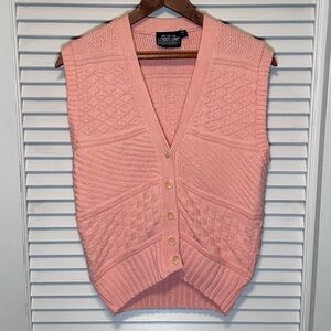 Vintage Lands End woman’s peachy pink sweater-vest. Size M\L